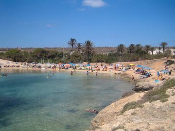 LAMPEDUSA: villetta con accesso diretto al mare
