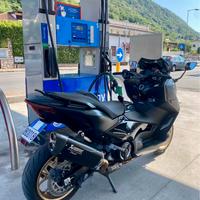 Yamaha T-Max Tech Max Akrapovic