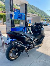 Yamaha T-Max Tech Max Akrapovic
