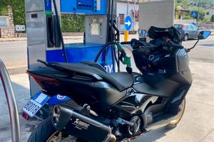 Yamaha T-Max Tech Max Akrapovic