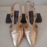 Scarpe con tacco basso dorate