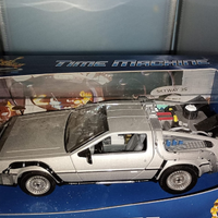 Modellino 1/24 Delorean Ritorno al Futuro 2