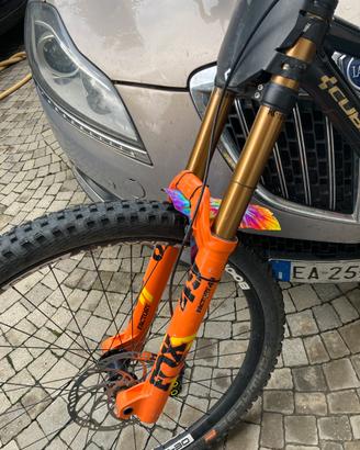 Bicicletta downhill CUBE