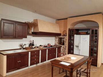 Cucina marca Snaidero in noce massello nuova