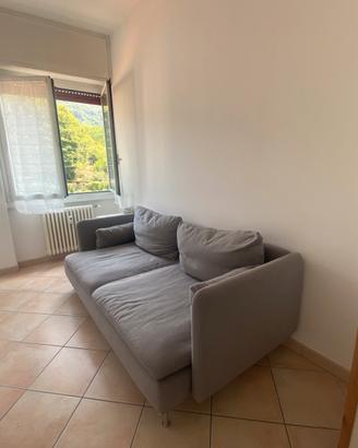 Divano 2 posti grigio-prezzo trattabile