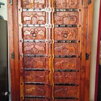 Armadio etnico in legno massello