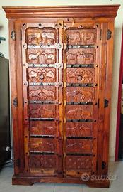 Armadio etnico in legno massello