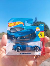 Hot wheels Ferrari 12 Cilindri blu metallizzato