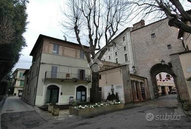 5 LOCALI A NOCERA UMBRA