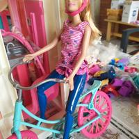 Casa Barbie con bicicletta e Barbie