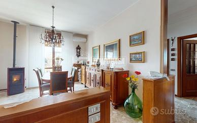 Trilocale con mansarda e balcone