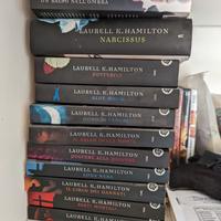 11 libri laurell k Hamilton 