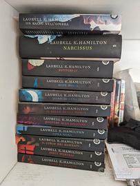 11 libri laurell k Hamilton 