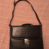 Borsa  vintage in pelle nera con tracolla
