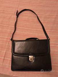 Borsa  vintage in pelle nera con tracolla