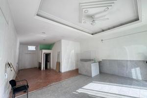 C.so Campano; Locale 65MQ Due serrande FL334