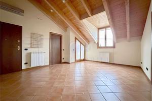 MANSARDA DI DUE LOCALI NON ARREDATA