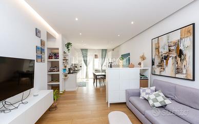 APPARTAMENTO COMPLETAMENTE RISTRUTTURATO CON BOX E