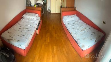 Letti  gemelli con cassetti