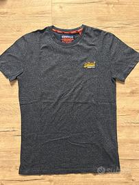 T shirt superdry blu con logo giallo