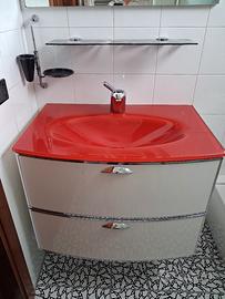 mobile bagno completo di specchio e rubinetto