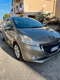 Peugeot 208 - 2014