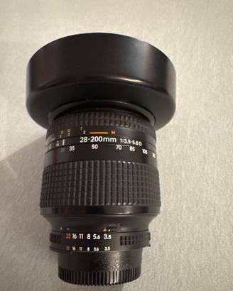 Nikon AF Nikkor  macro 28/200 af-D  f1: 3.5-5.6