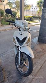 Scooter Suzuky Sixteen 125