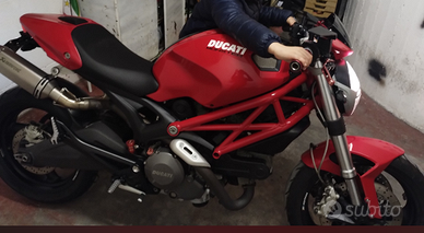 Ducati Monster 696