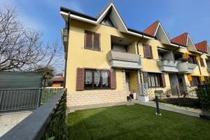 VILLA A SCHIERA D'ANGOLO A ARCONATE