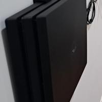 PS4 PRO con 2 controller e cuffie gaming