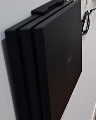 PS4 PRO con 2 controller e cuffie gaming