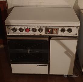 Cucina con forno a gas vintage Indesit 