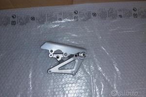 supporto pedana anteriore destra brutale 675 800
