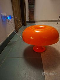 Lampada da tavolo o comodino
