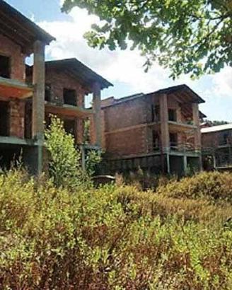 Immobile in asta di 1844 m² con box auto a Canossa