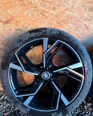 Cerchi in lega 19” + gomme estive