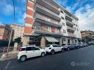 Boccea - negozio posto su due livelli