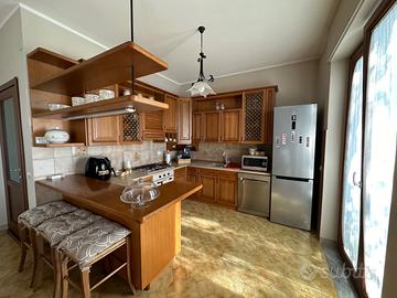 Cucina in legno massello rovere