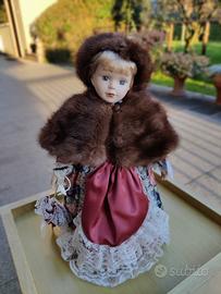 Bambola porcellana collezione con pelliccia visone