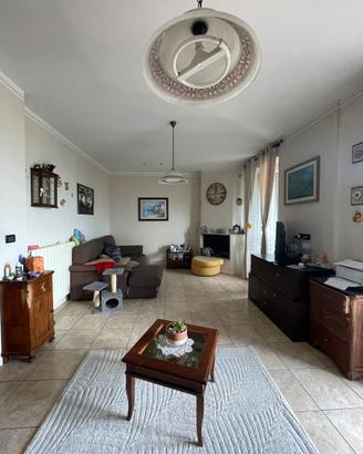 Magione: appartamento panoramico con garage, canti