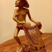Scultura in legno-il pescatore