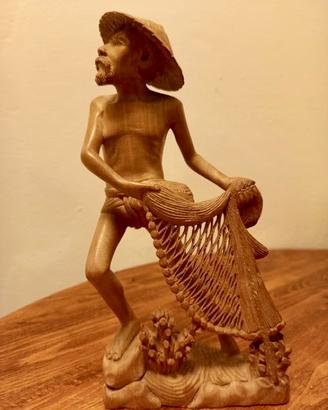 Scultura in legno-il pescatore