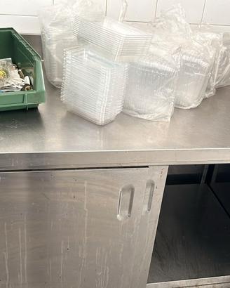Tavolo armadiato in acciaio inox