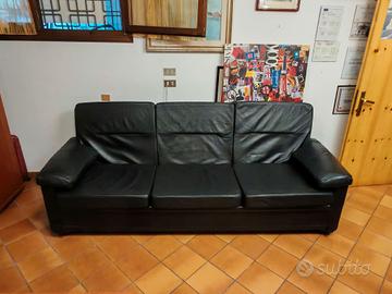 Divano nero pelle