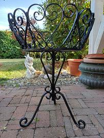 Fioriera artigianale in ferro battuto