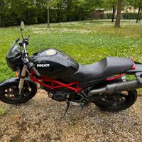 Ducati monster695