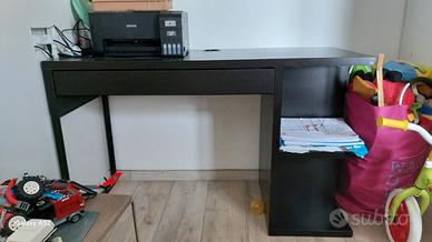 Scrivania ikea marrone