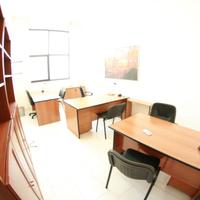 Ufficio arredato sala riunioni posti auto fibra