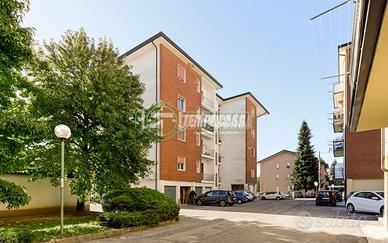 BILOCALE CON BOX E CANTINA